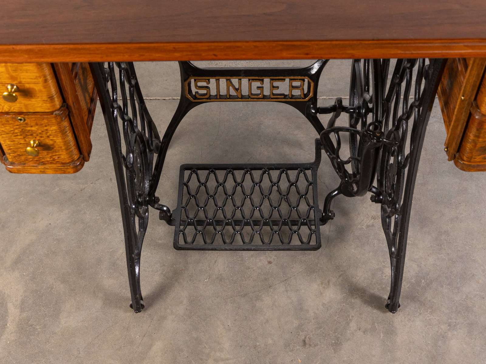 Antique Singer Sewing Machine Table with Cast Iron Treadle - 3