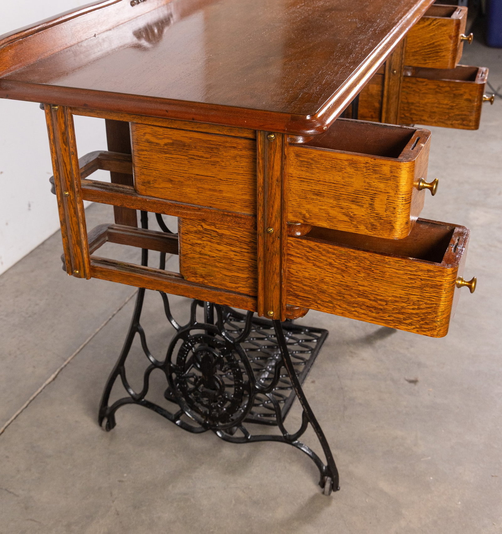 Antique Singer Sewing Machine Table with Cast Iron Treadle - 5