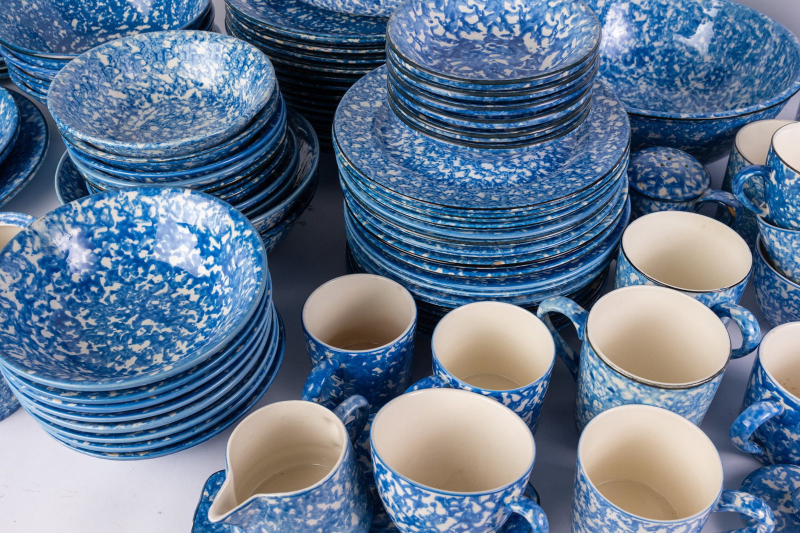 Large Lot of Stangl/Royal Copenhagen Spongeware Style Dish Set - 5