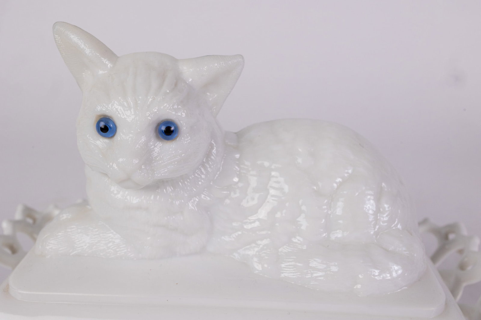 Vintage Milk Glass Cat Form Covered Dish - 3