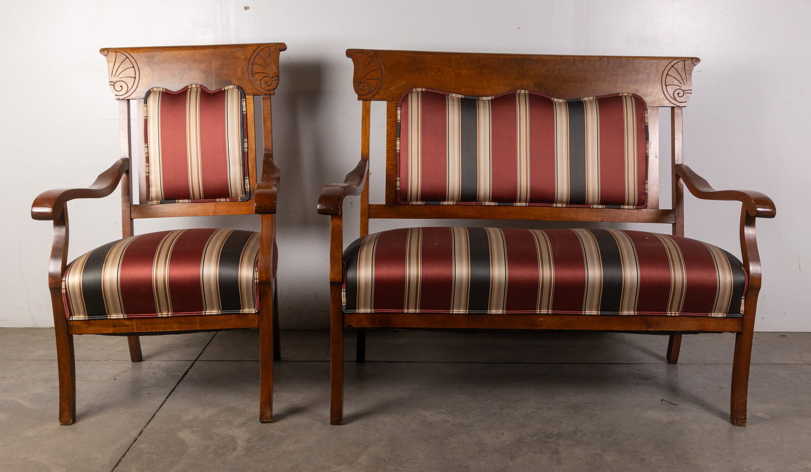 Two Victorian Style Pieces of Furniture (1 of 7)