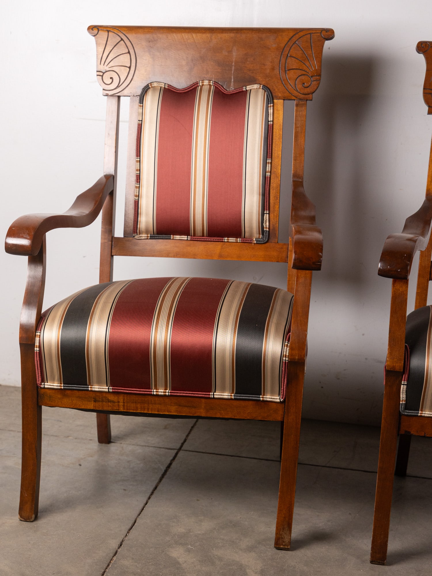 Two Victorian Style Pieces of Furniture - 2