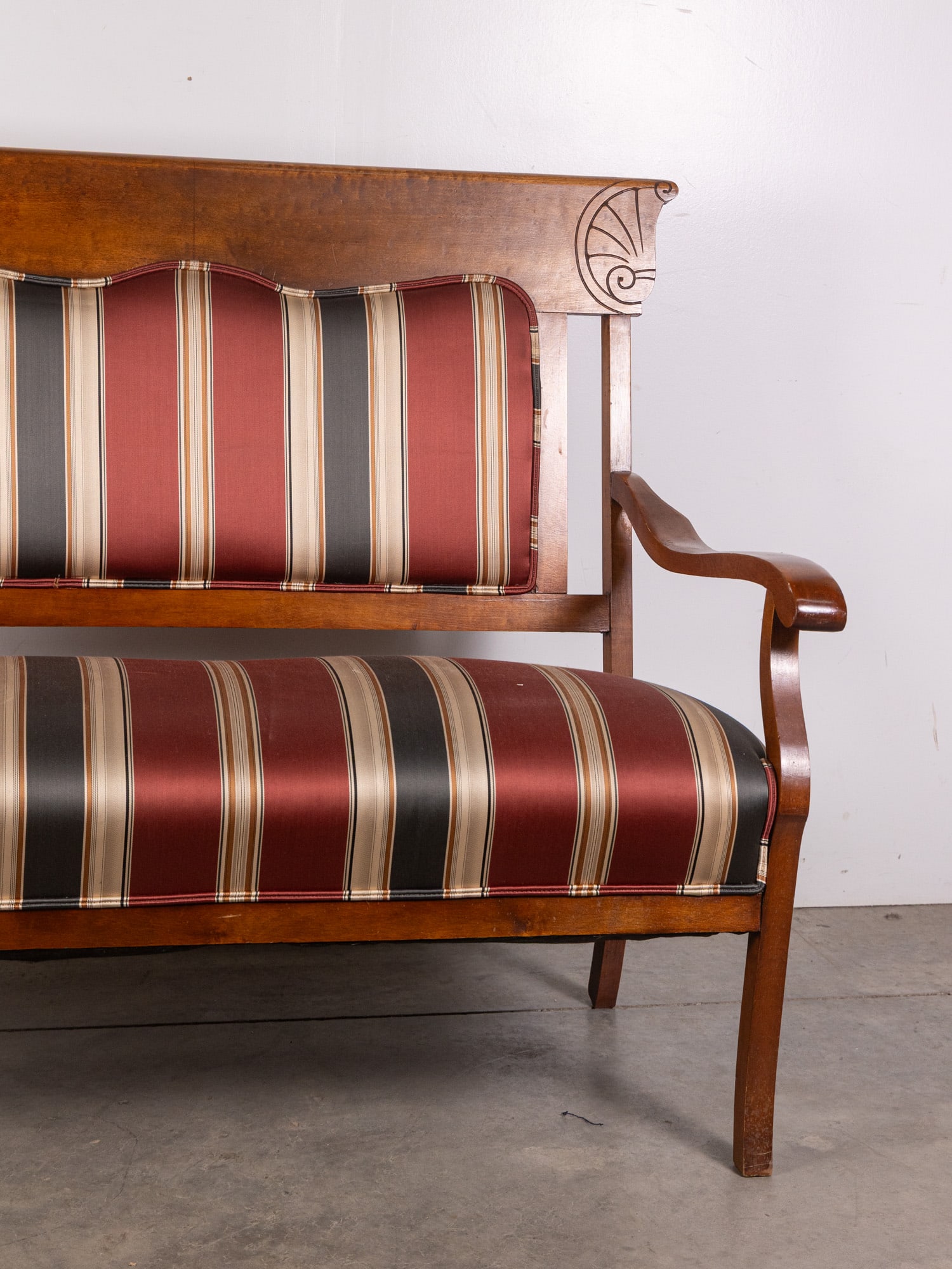 Two Victorian Style Pieces of Furniture - 4