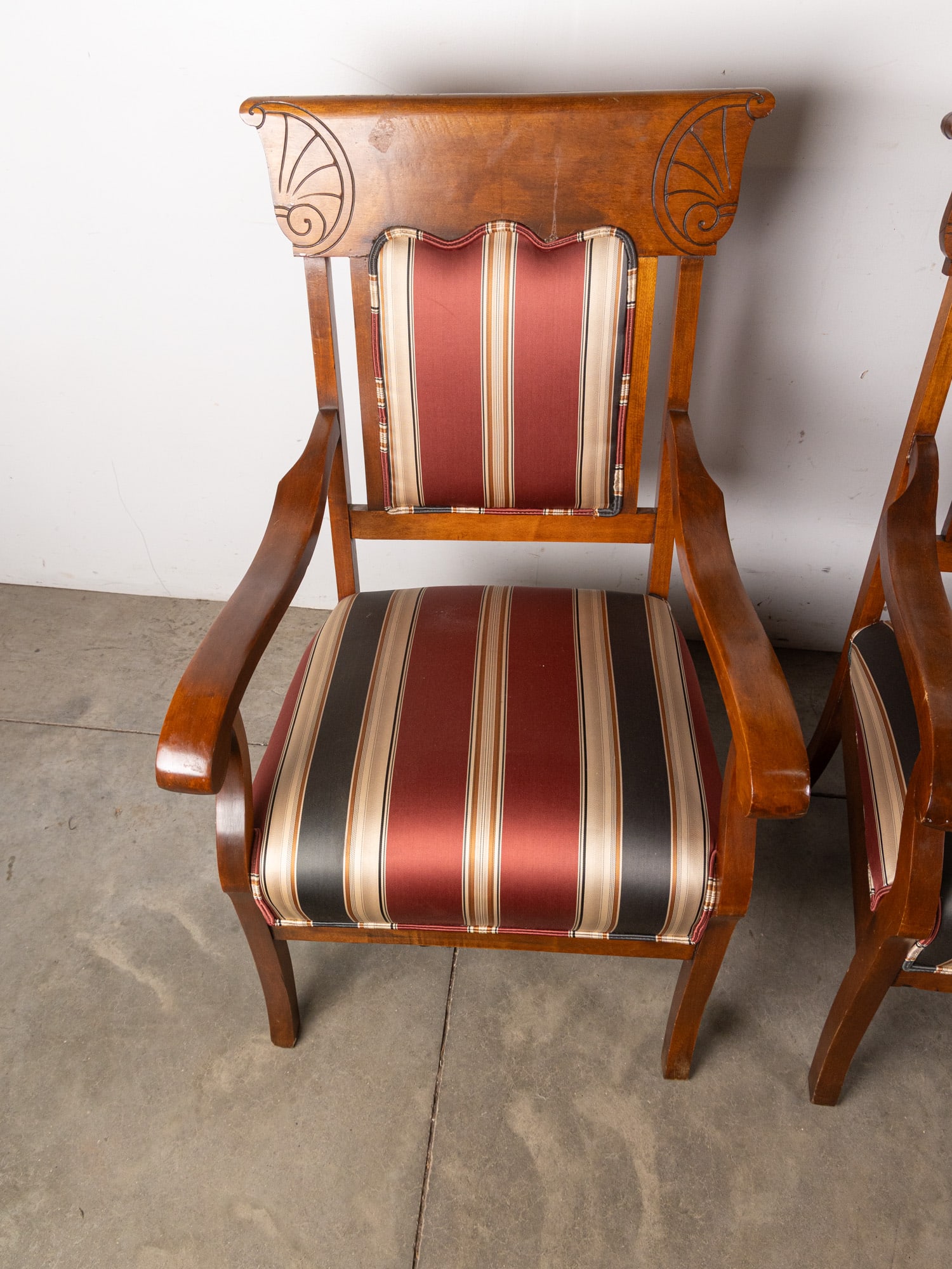 Two Victorian Style Pieces of Furniture - 6