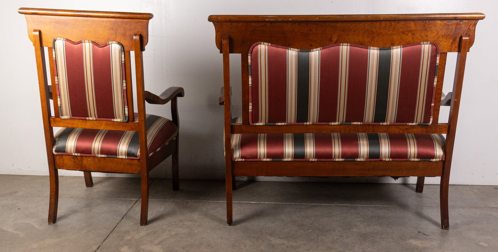 Two Victorian Style Pieces of Furniture - 7