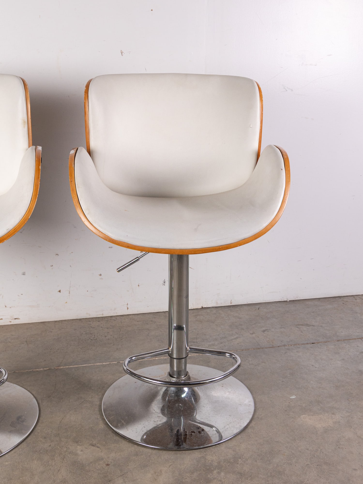 Pair of Contemporary Modern Style Bar Stools - 3