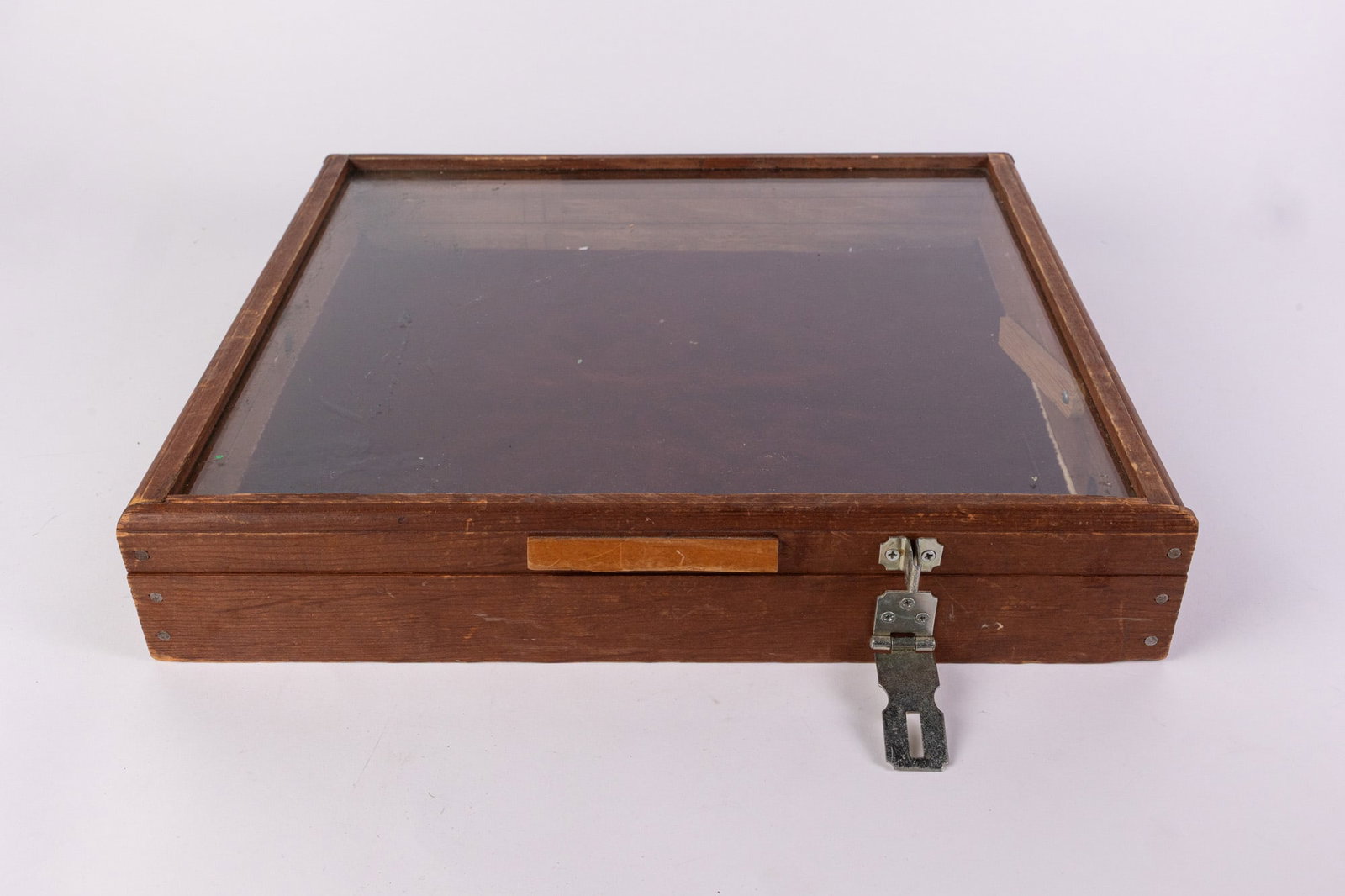 Vintage Tabletop Wood Showcase: Vintage Tabletop Wood Showcase Size 16" x 18" x 3" Literature Brooks Auction – Online Auction Terms & Conditions ———————————R