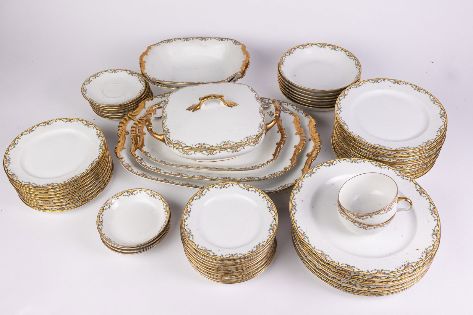 Vignaud Limoges France Porcelain Dish Set: Vignaud Limoges France Porcelain Dish Set Size 7" x 12" x 12" Literature Brooks Auction – Online Auction Terms & Conditions ——————————