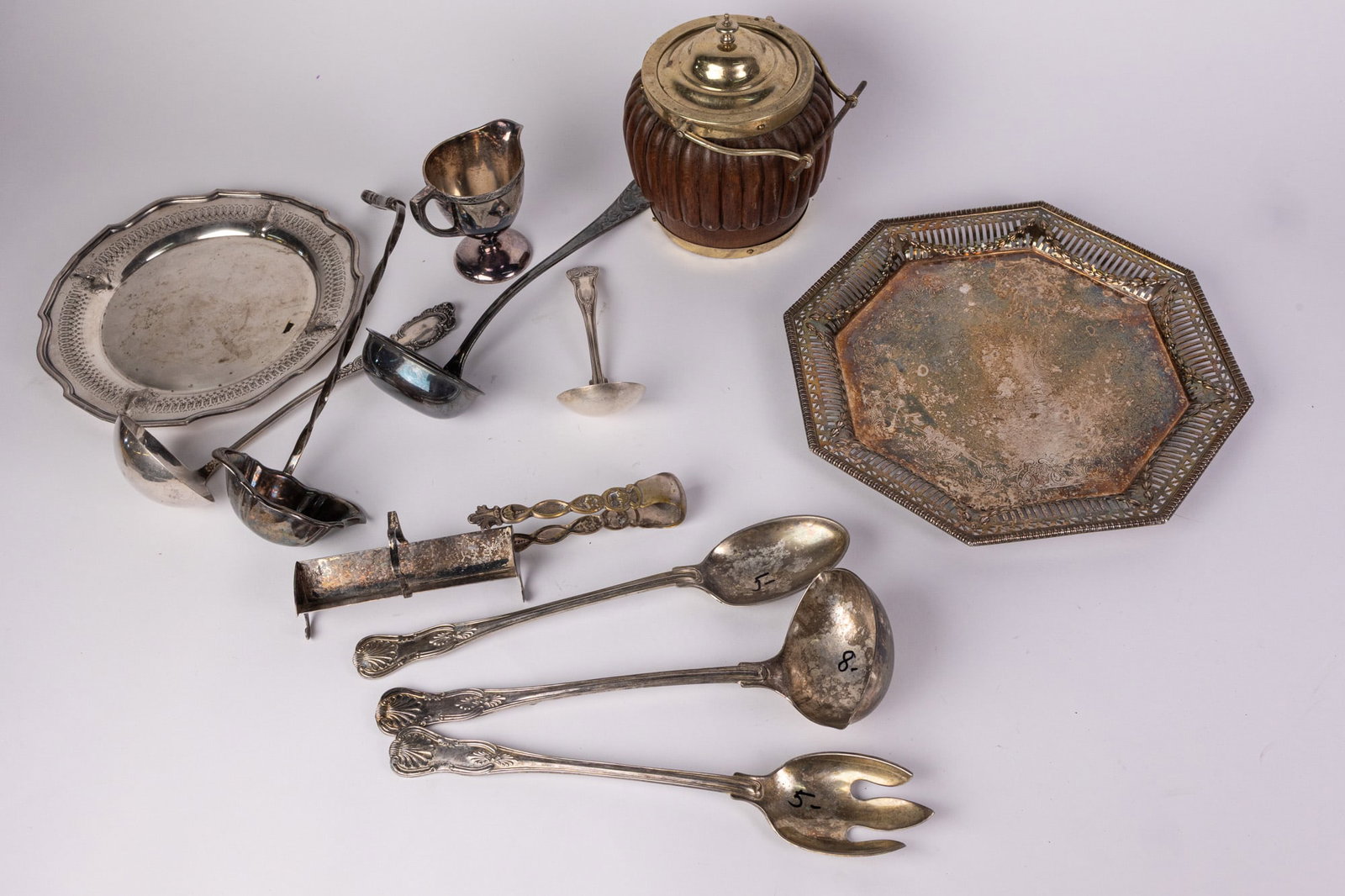 Lot of Vintage Silver Plate Items: Lot of Vintage Silver Plate ItemsSize7" x 12" x 12"LiteratureBrooks Auction – Online Auction Terms & Conditions