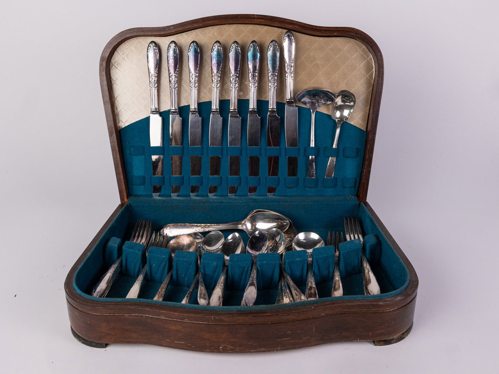 King Edward Vintage Silver Plated Silverware Set in Case: King Edward Vintage Silver Plated Silverware Set in Case Size 17" x 11" x 4" Literature Brooks Auction – Online Auction Terms & Conditions ————————