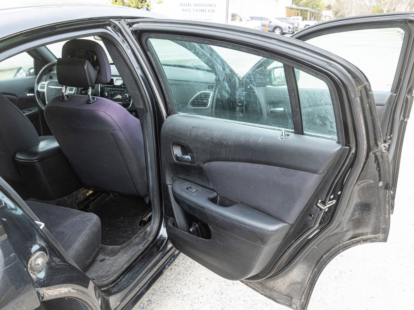 2014 Chrysler 200 Touring Sedan - 10