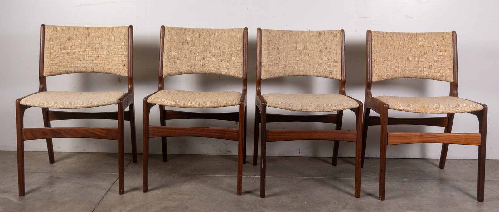 Benny Linden Set of Four Mid Century Modern Dining Chairs: Benny Linden Set of Four Mid Century Modern Dining Chairs, This set by Benny Linden, produced in Denmark, features the sleek and stylized polished angles for which the mid century modern style is