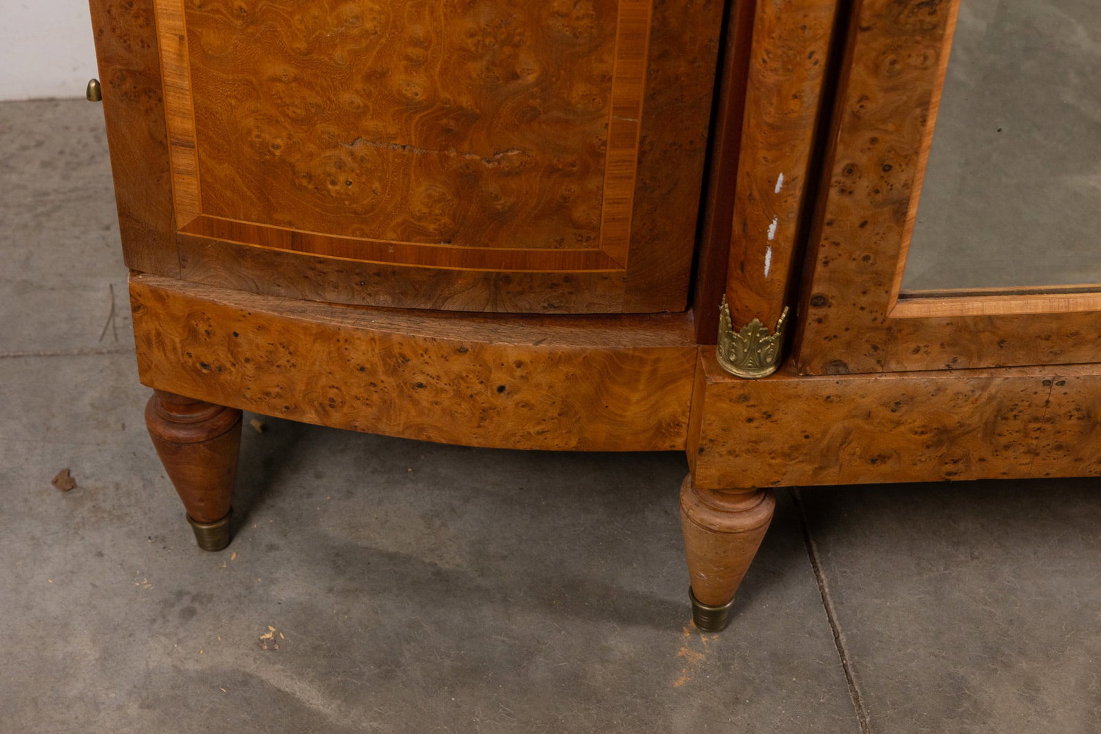 Opulent Burl Veneer Vintage Wardrobe with Inlaid Design - 11