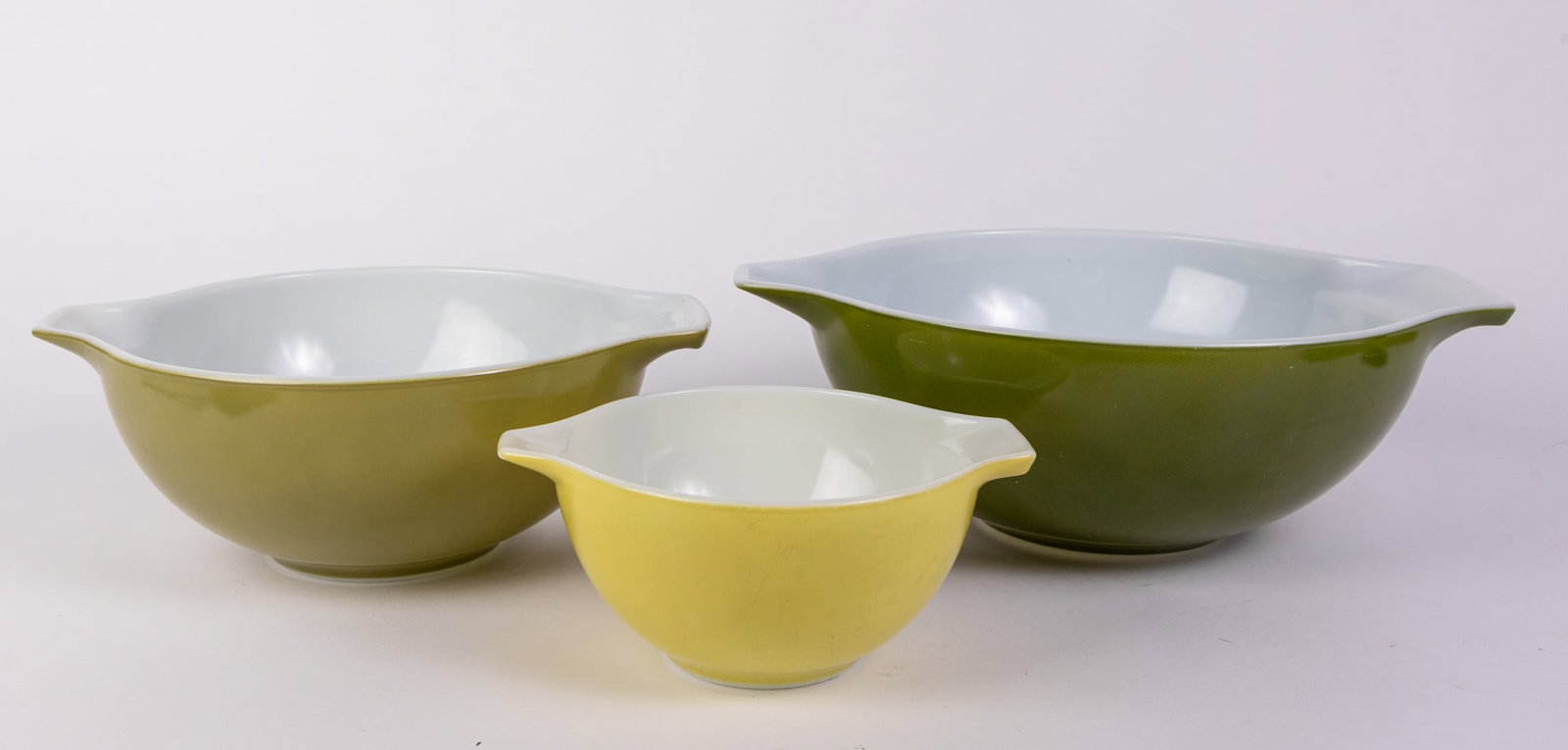 Set of Three "Verde" Pyrex Cinderella Nesting Bowls (1 of 4)
