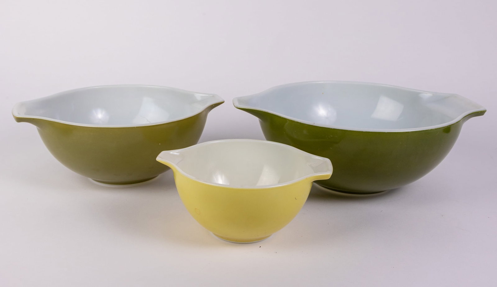 Set of Three "Verde" Pyrex Cinderella Nesting Bowls (1 of 3)