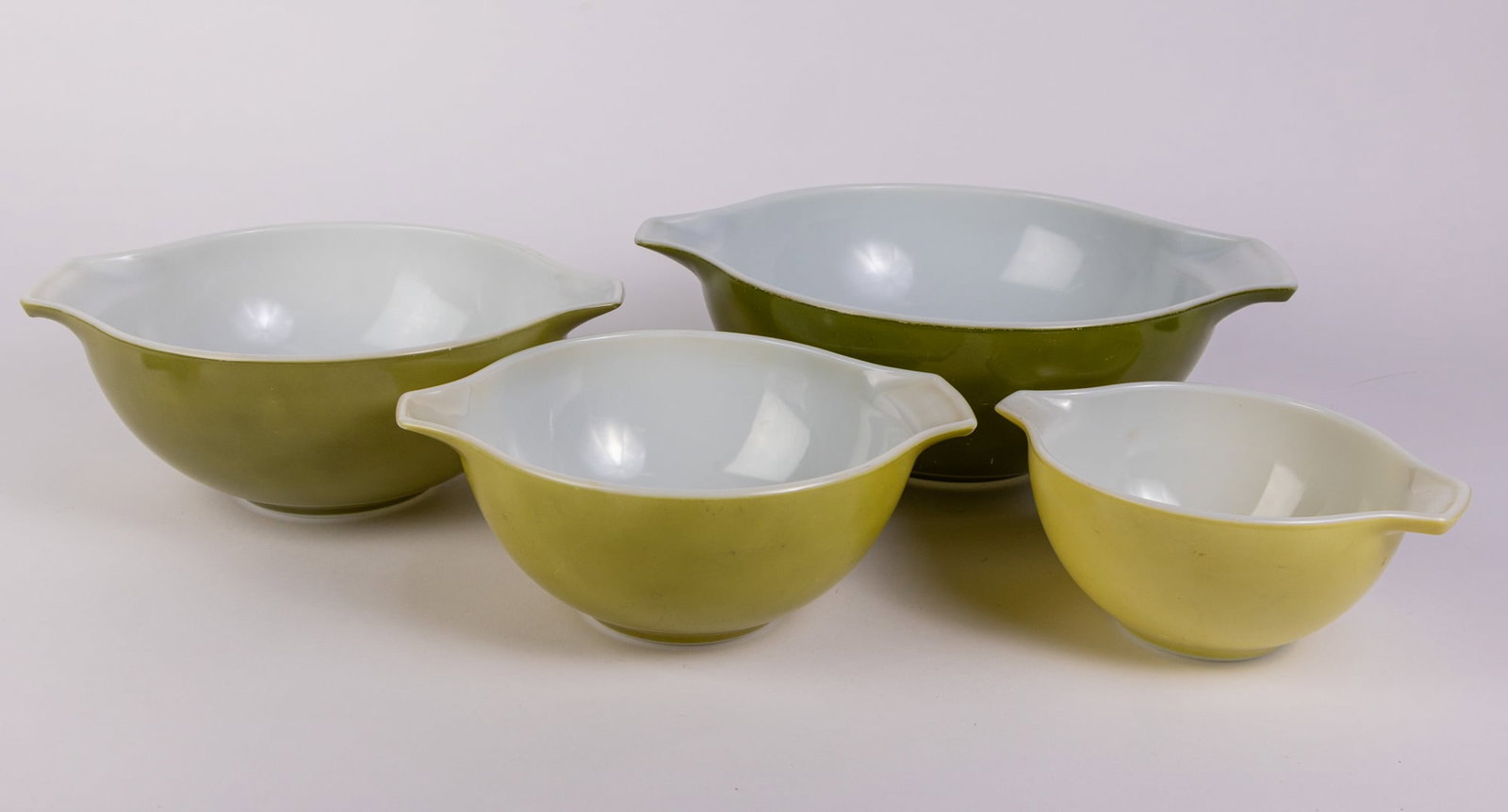 Set of Four "Verde" Pyrex Cinderella Nesting Bowls: Set of Four "Verde" Pyrex Cinderella Nesting BowlsSize4.5" x 13" x 10.5"LiteratureBrooks Auction – Online Auction Terms & Conditions Contact: (856) 694-2960 | info@brooks.auction READ BEFORE