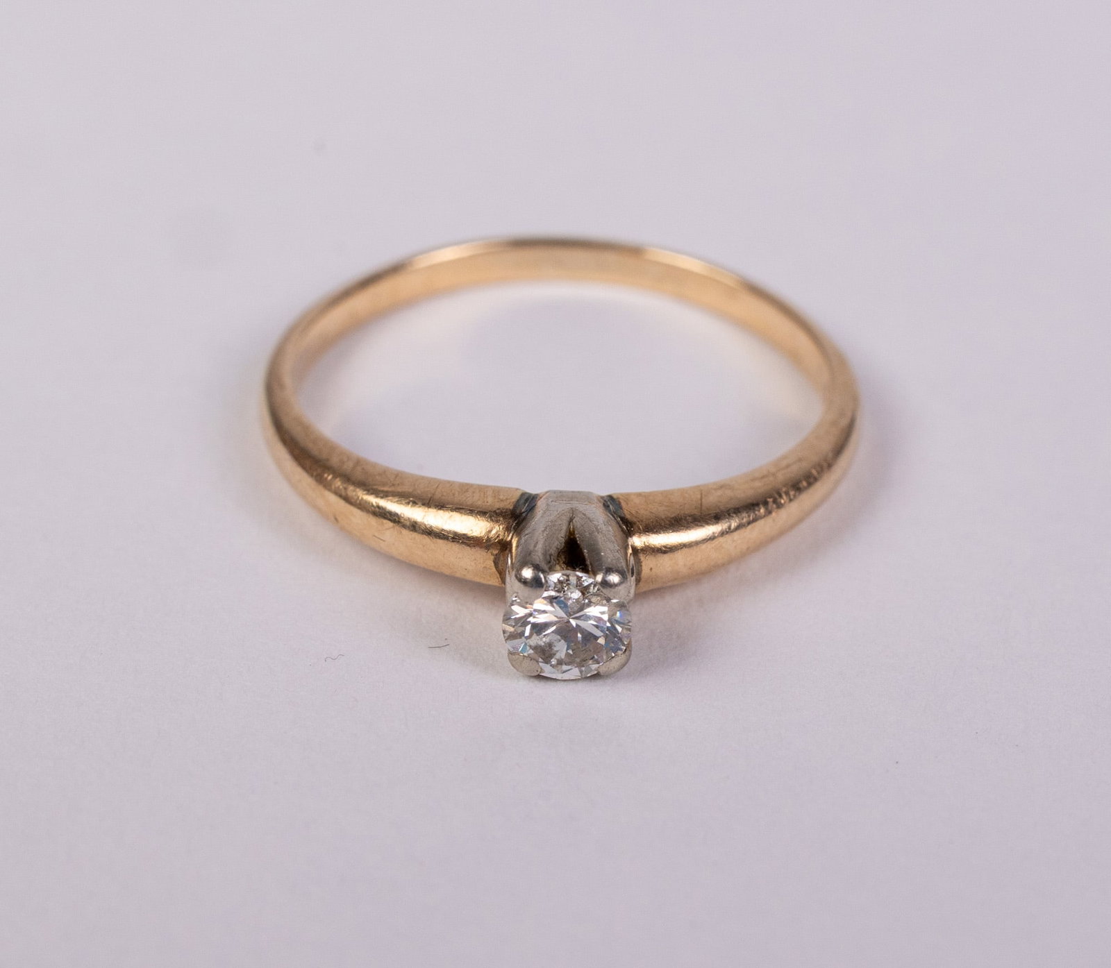 Vintage 14KY Gold Ring: Vintage 14KY Gold Ring: Size 8, Marked 14K. 2.4g Literature Brooks Auction – Online Auction Terms & Conditions Contact: (856) 694-2960 | info@brooks.auction READ BEFORE YOU BID: We want you to