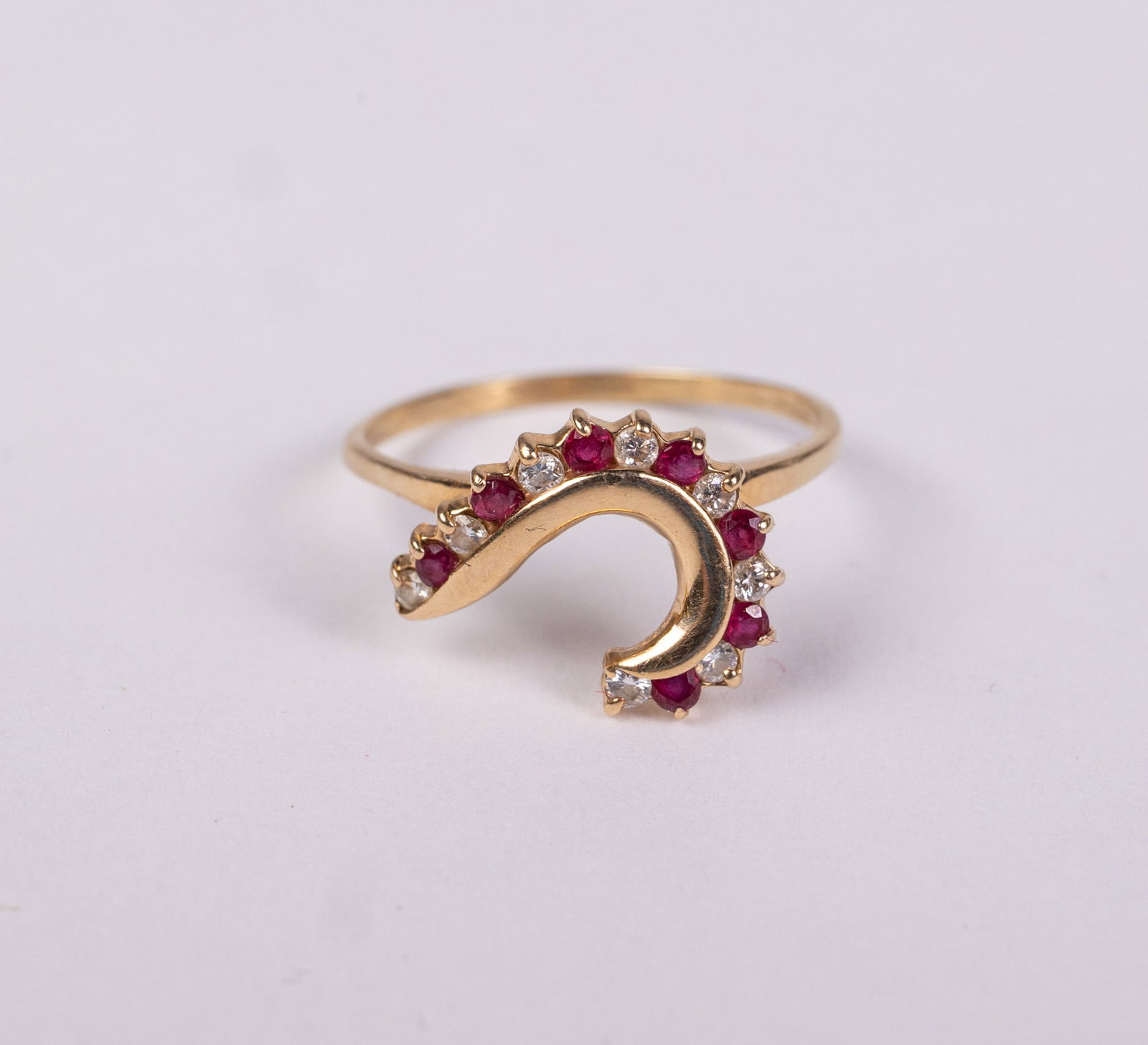 Vintage 14KY Gold Ring: Vintage 14KY Gold Ring: Size 6.5, Marked 14K. 1.7g Literature Brooks Auction – Online Auction Terms & Conditions Contact: (856) 694-2960 | info@brooks.auction READ BEFORE YOU BID: We want you