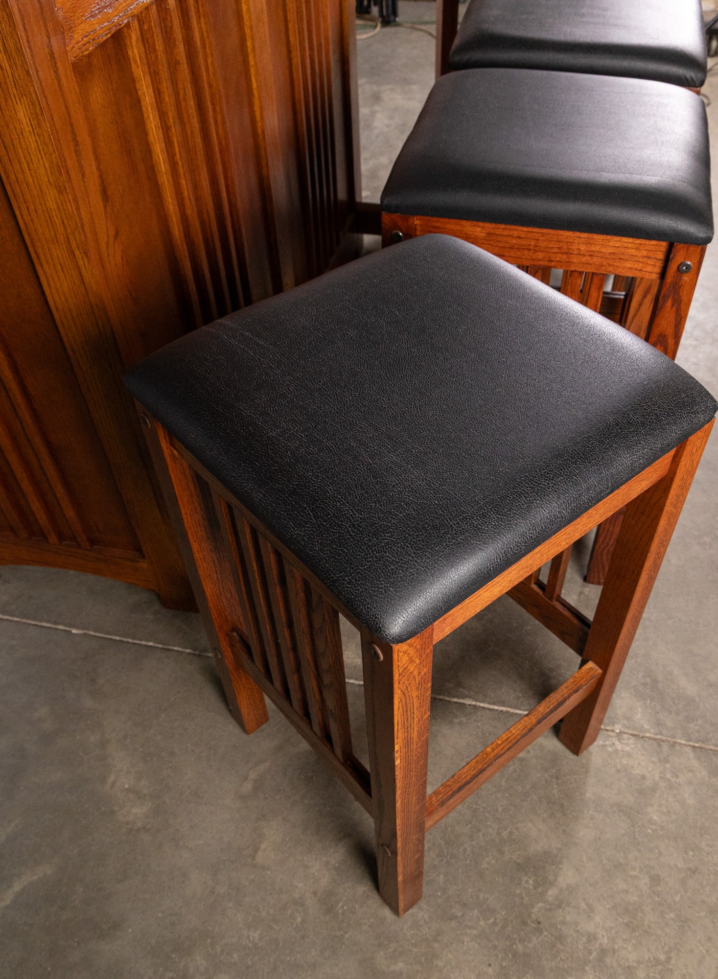 Vintage Oak Mission-Style Bar & Stool Set - 10
