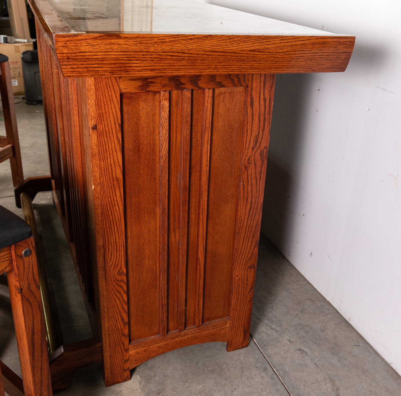 Vintage Oak Mission-Style Bar & Stool Set - 8