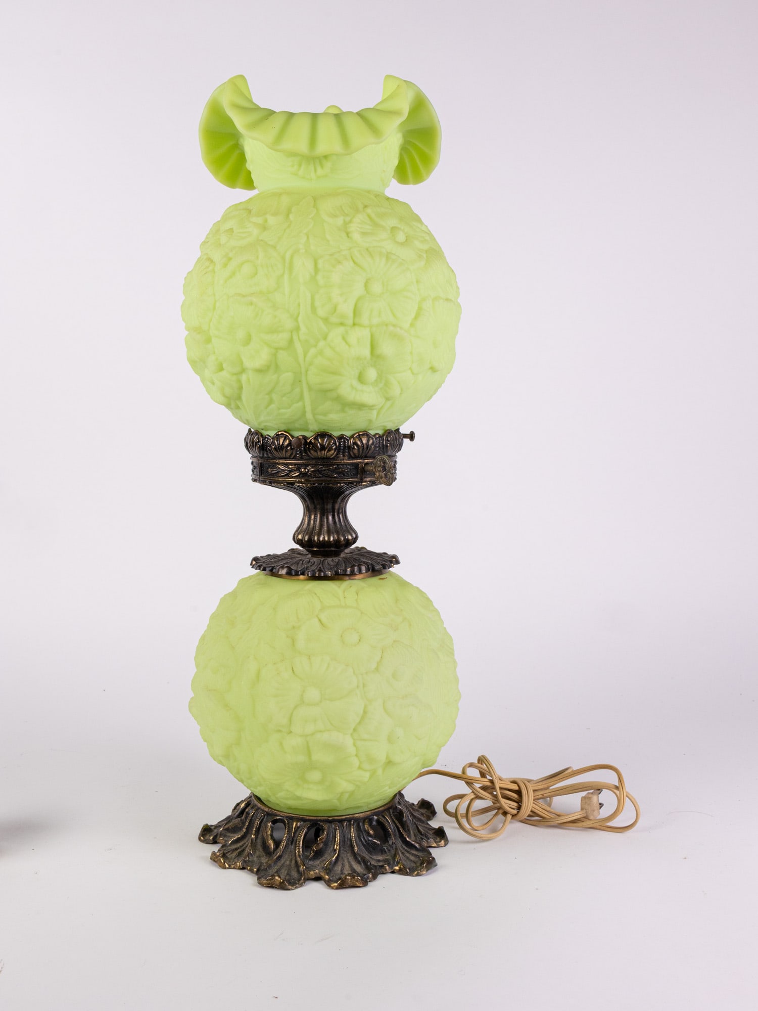 Fenton Poppy Satin Glass Two-Way GWTW Lamp: Fenton Poppy Satin Glass Two-Way GWTW Lamp Size 23" H Literature Brooks Auction – Online Auction Terms & Conditions Contact: (856) 694-2960 | info@brooks.auction READ BEFORE YOU BID: We want
