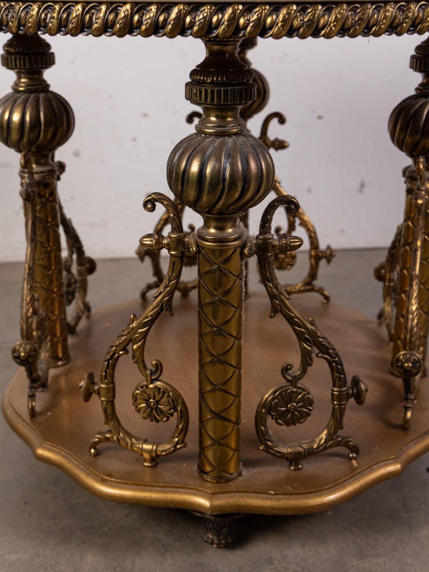 Vintage Ornate Hollywood Regency-style White Marble Top Table - 6