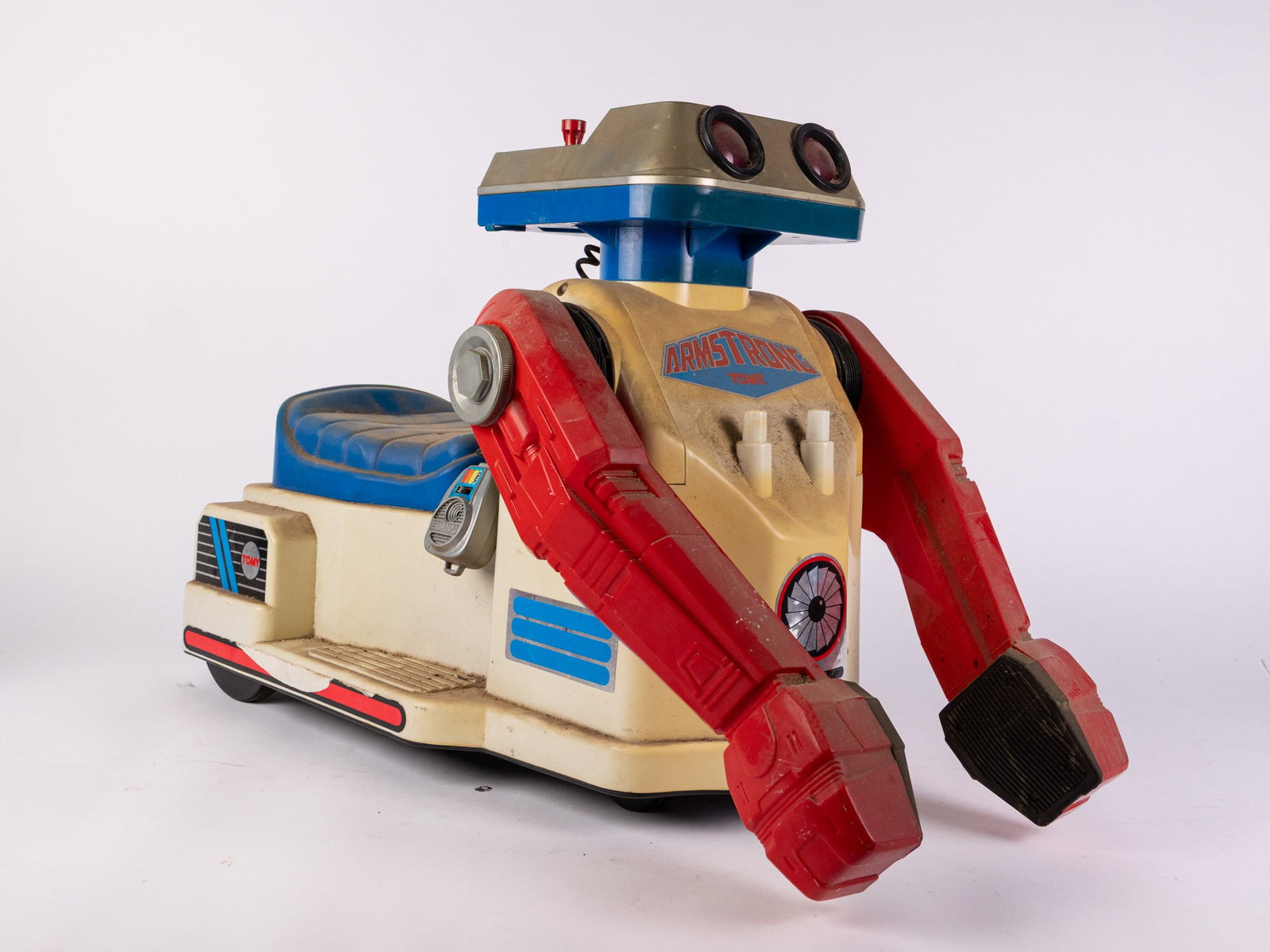 1980's Tomy Armstrong Mobile Command Robot: 1980's Tomy Armstrong Mobile Command Robot Size 20" x 10" x 24" Literature Brooks Auction – Online Auction Terms & Conditions Contact: (856) 694-2960 | info@brooks.auction READ BEFORE YOU BID: