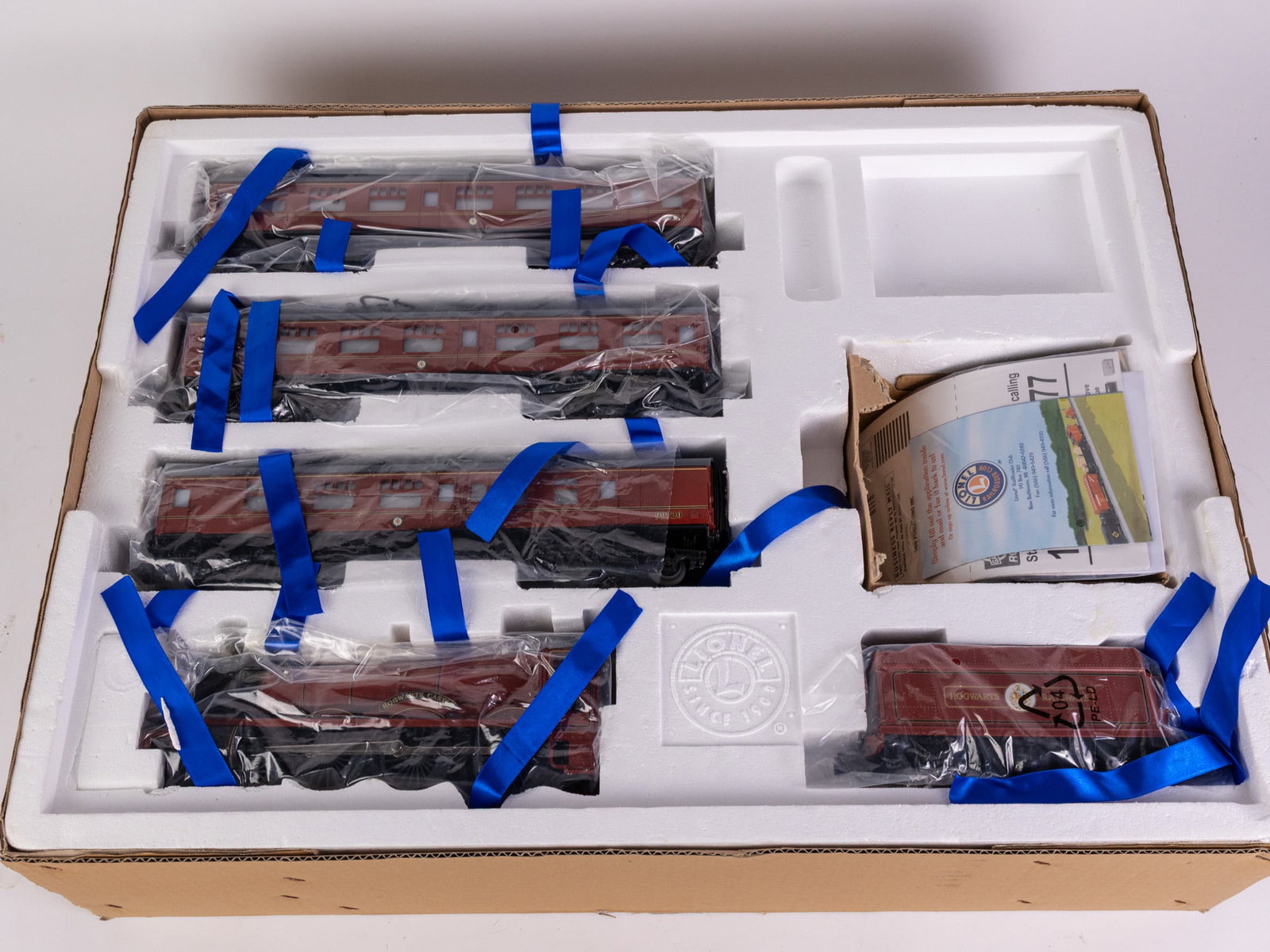 Lionel 7-11020 Harry Potter Hogwarts Express Train Set IOB - 6