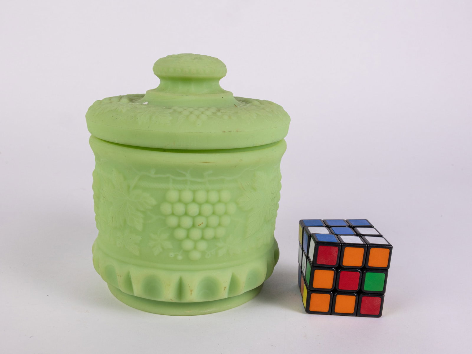 Fenton Grape and Cable Satin Custard Uranium Humidor/Tobacco Jar - 2