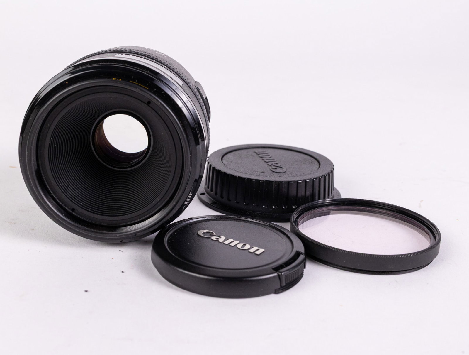 Canon Compact-Macro Lens EF 50mm 1:2.5: Canon Compact-Macro Lens EF 50mm 1:2.5 Size 4" x 3" diameter Literature Brooks Auction – Online Auction Terms & Conditions Contact: (856) 694-2960 | info@brooks.auction READ BEFORE YOU BID: We