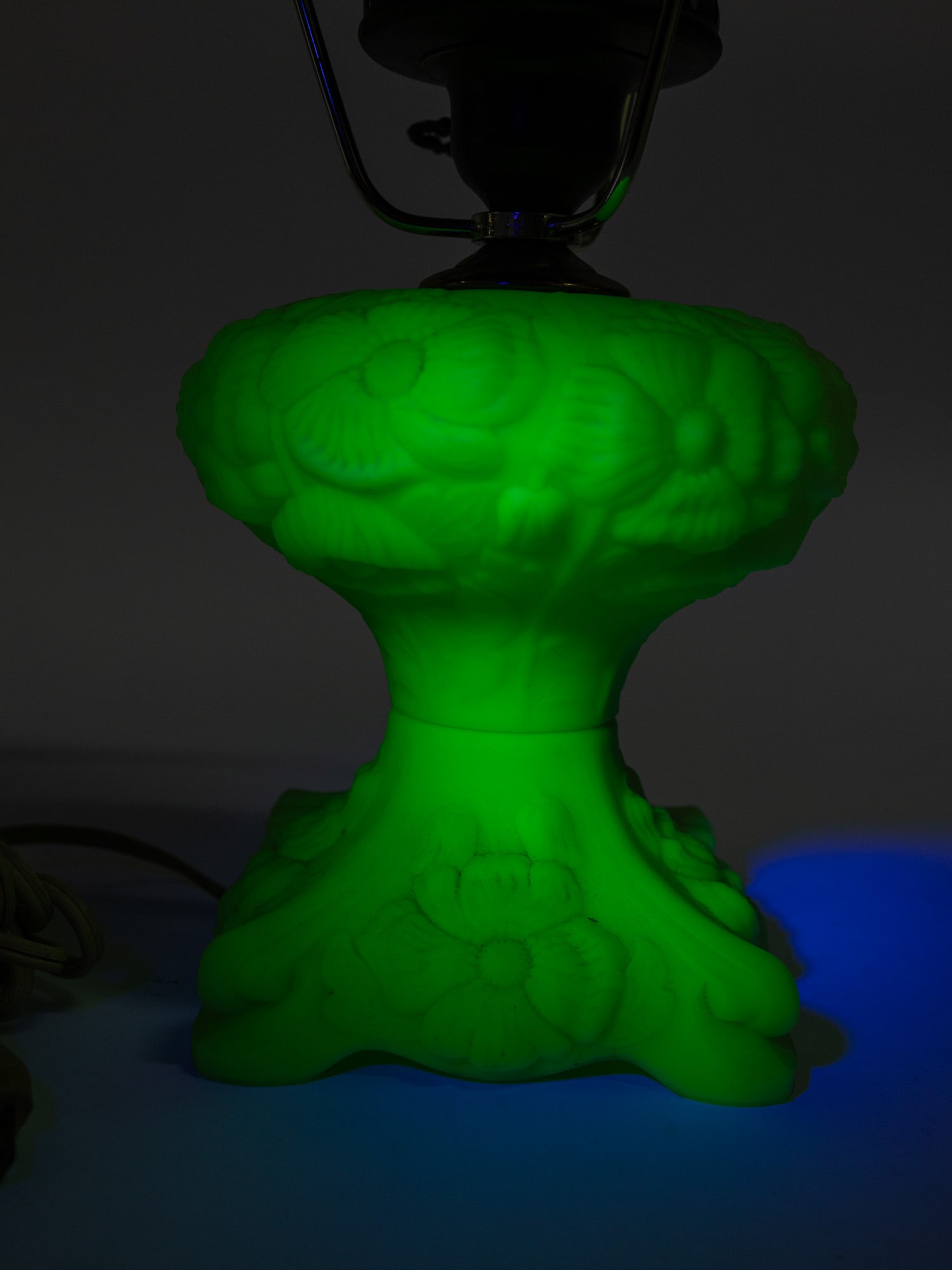 Vintage Fenton Poppy Uranium Satin Glass Hurricane Lamp - 5