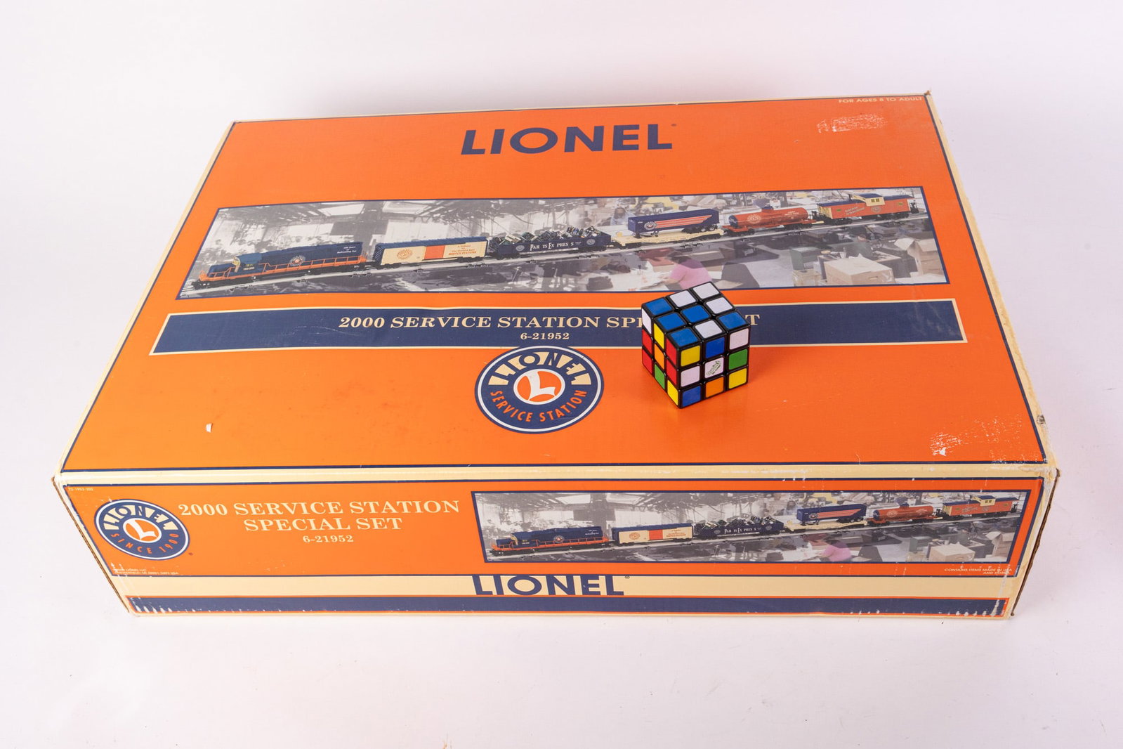 Lionel 2000 Service Station Special Set 6-21952 Train Set in Box - 2