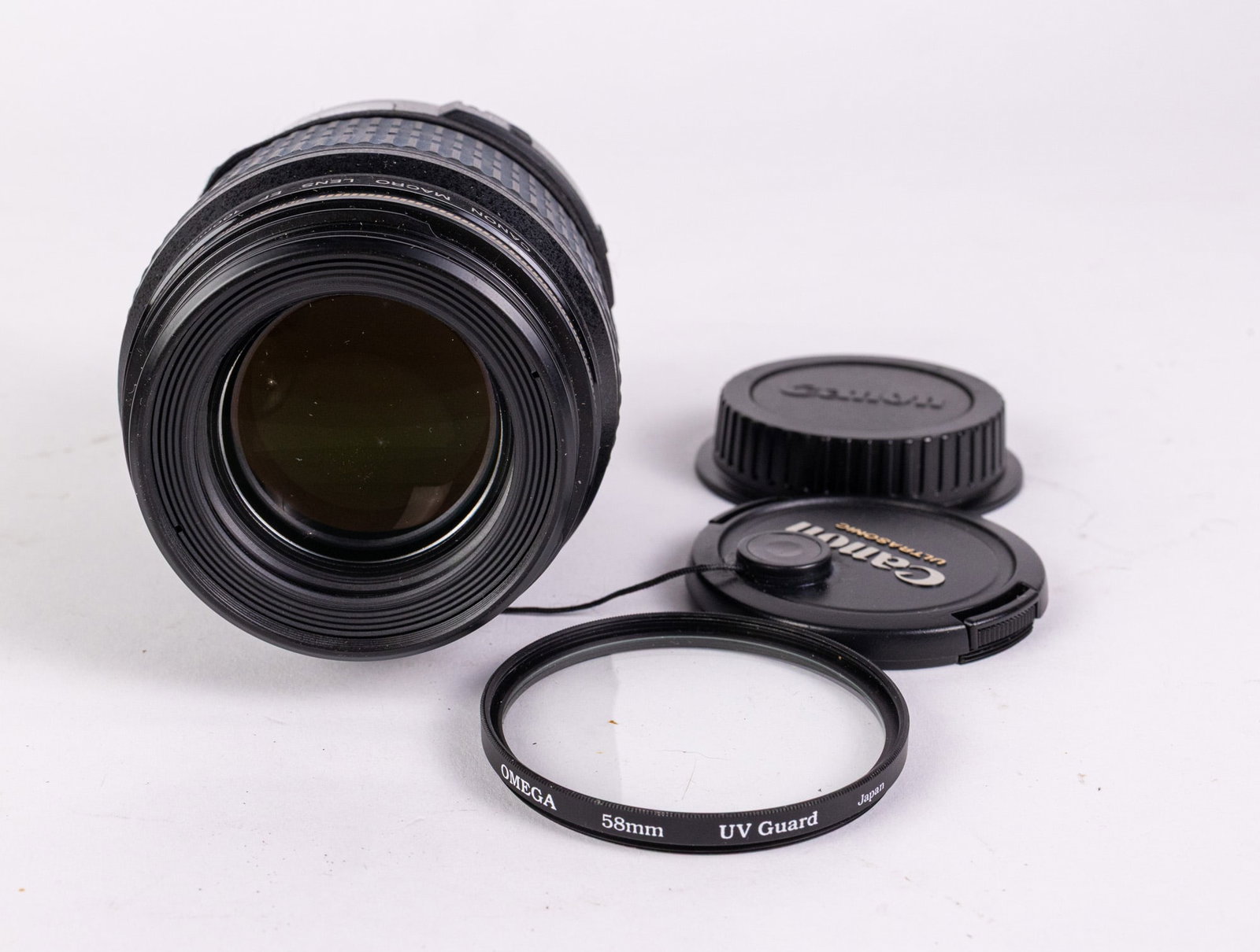 Canon Macro Lens EF 100mm 1:2.8 USM: Canon Macro Lens EF 100mm 1:2.8 USM Size 6" x 3" diameter Literature Brooks Auction – Online Auction Terms & Conditions Contact: (856) 694-2960 | info@brooks.auction READ BEFORE YOU BID: