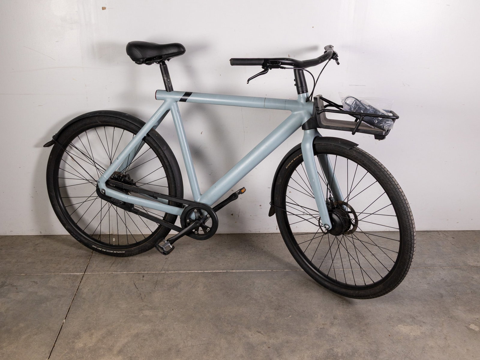 Van Moof S3 Electric Bicycle: ownership locked, battery is dead but includes charger, parts only, as is condition Literature Brooks Auction – Online Auction Terms & Conditions Contact: (856) 694-2960 | info@brooks.auction
