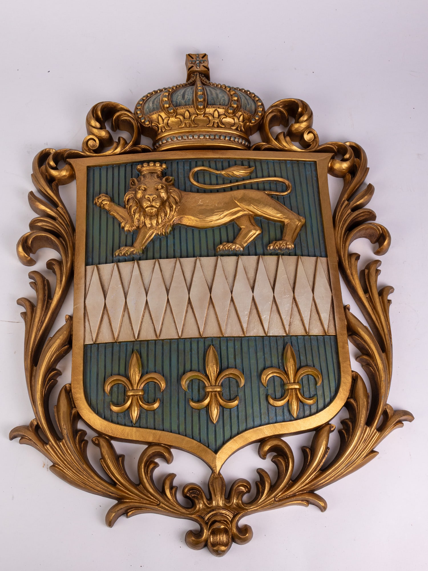 Vintage Mid Century Burwood Crest Shield Wall Hanging: Vintage Mid Century Burwood Crest Shield Wall Hanging Size 29" x 21" Literature Brooks Auction – Online Auction Terms & Conditions Contact: (856) 694-2960 | info@brooks.auction READ BEFORE YOU