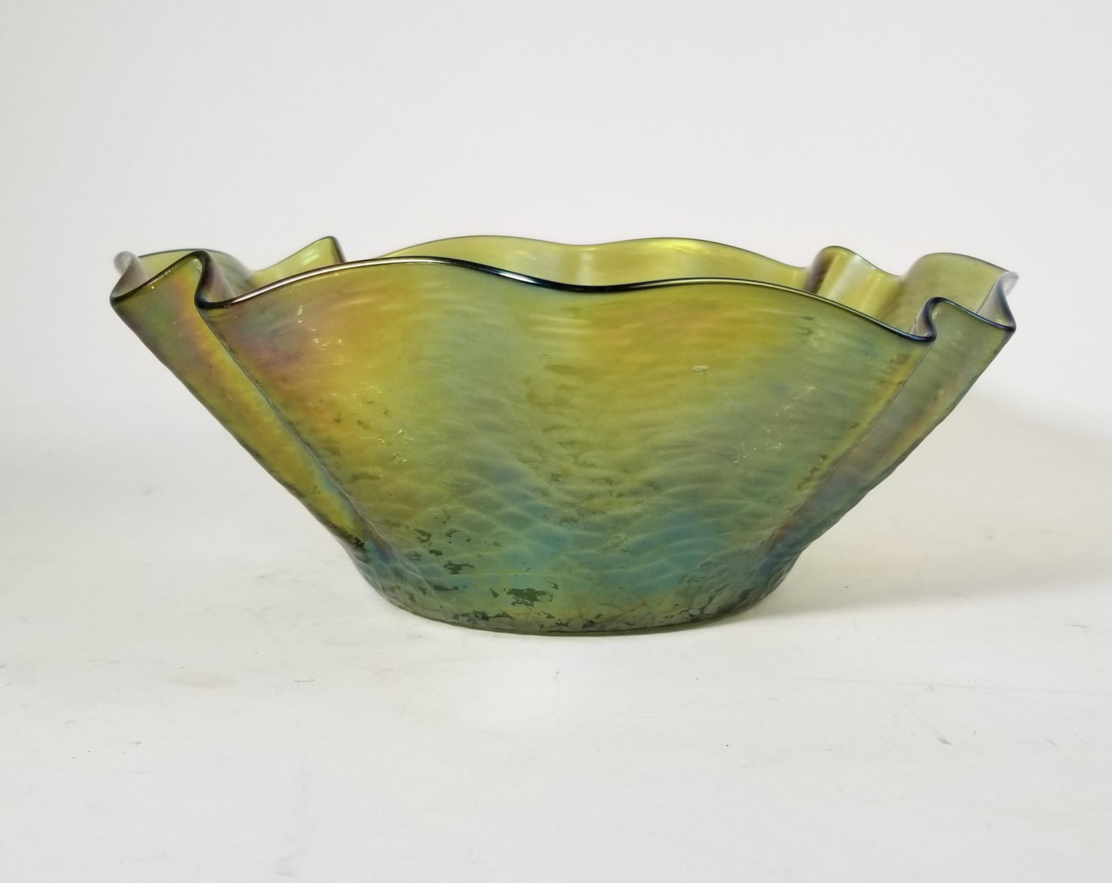 Art Glass Iridescent Hand Blown Bowl: Art Glass Iridescent Hand Blown Bowl Size 4" x 10" diameter Literature Brooks Auction – Online Auction Terms & Conditions Contact: (856) 694-2960 | info@brooks.auction READ BEFORE YOU BID:</