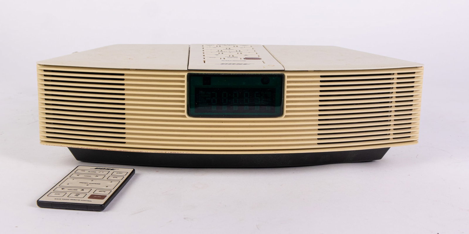 Bose Wave Radio AWR1-1W with Remote: Bose Wave Radio AWR1-1W with Remote Size 4" x 14" x 7" Literature Brooks Auction – Online Auction Terms & Conditions Contact: (856) 694-2960 | info@brooks.auction READ BEFORE YOU BID: We