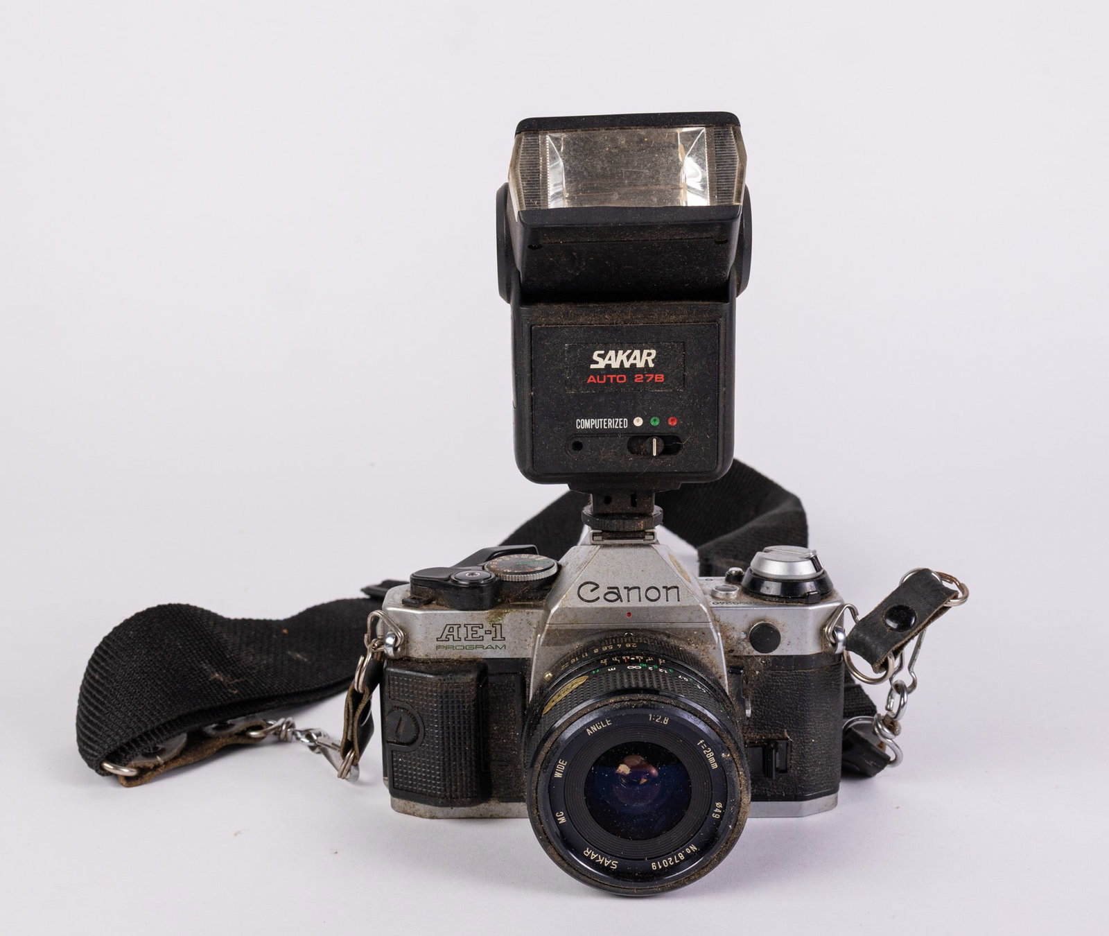 Canon AE-1 35mm Black/Silver SLR Camera w/ Sakar FD 28 mm 1:2.8 Lens (1 of 6)