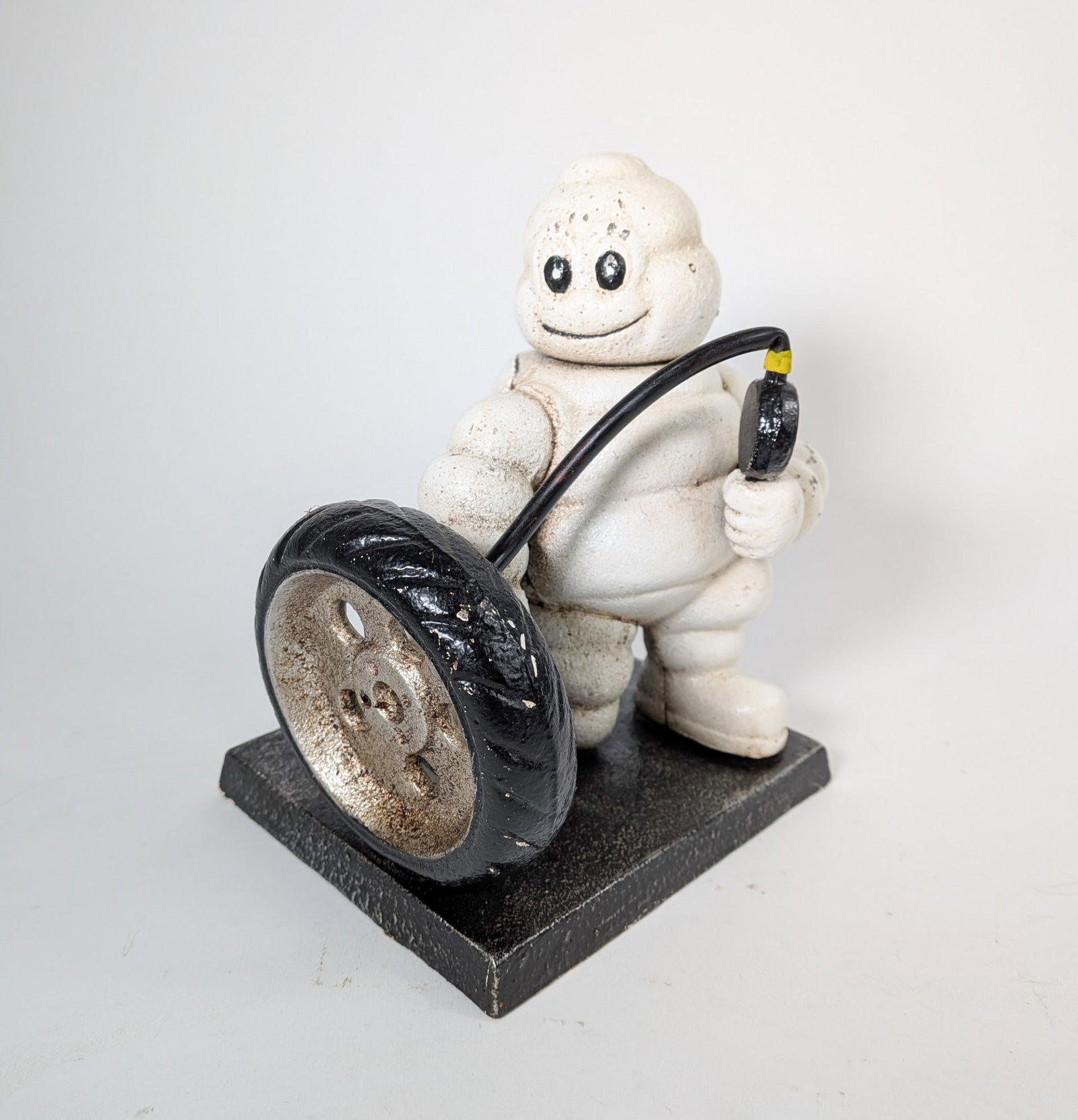 Michelin Man Cast Iron Figurine: Michelin Man Cast Iron Figurine Size 7" x 6" x 4" Literature Brooks Auction – Online Auction Terms & Conditions Contact: (856) 694-2960 | info@brooks.auction READ BEFORE YOU BID: We want you to