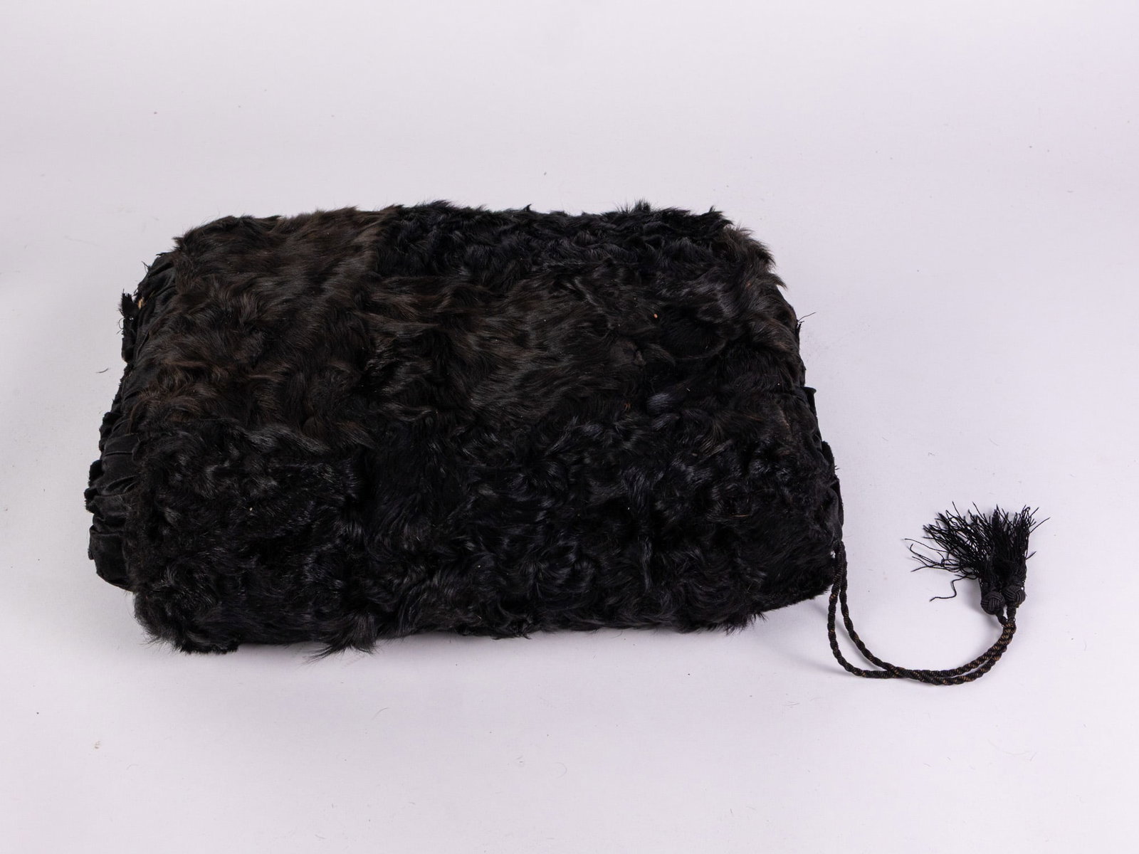 Vintage Fur Muff: Vintage Fur Muff Size 12" x 13" x 4" Literature Brooks Auction – Online Auction Terms & Conditions Contact: (856) 694-2960 | info@brooks.auction READ BEFORE YOU BID: We want you to feel