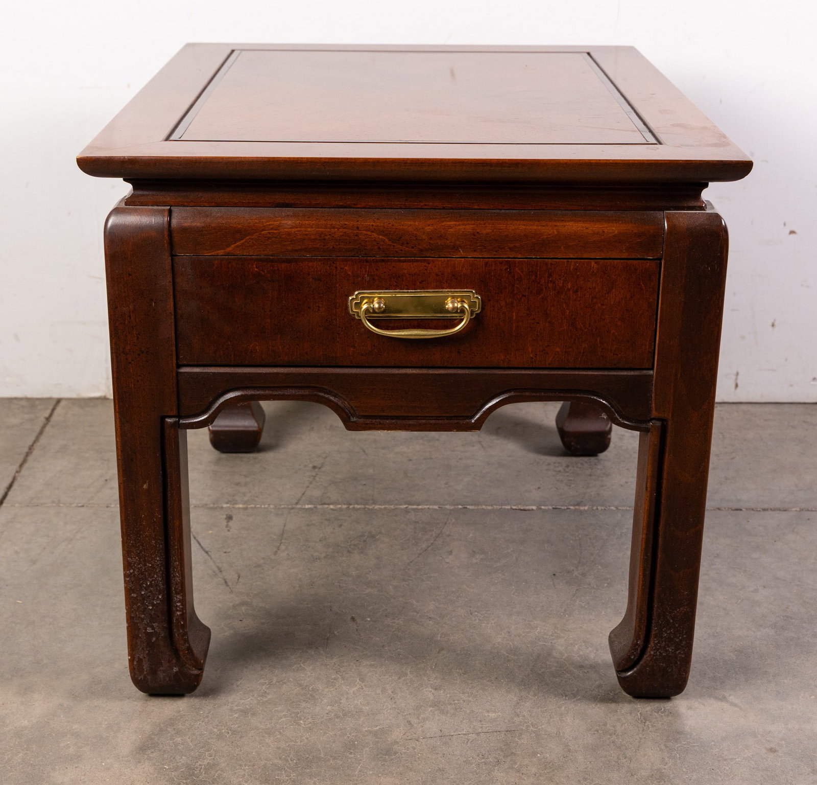 Vintage Broyhill Premier Collection Oriental Style End Table: Vintage Broyhill Premier Collection Oriental Style End Table Size 21" x 22" x 27" Literature Brooks Auction – Online Auction Terms & Conditions Contact: (856) 694-2960 | info@brooks.auction