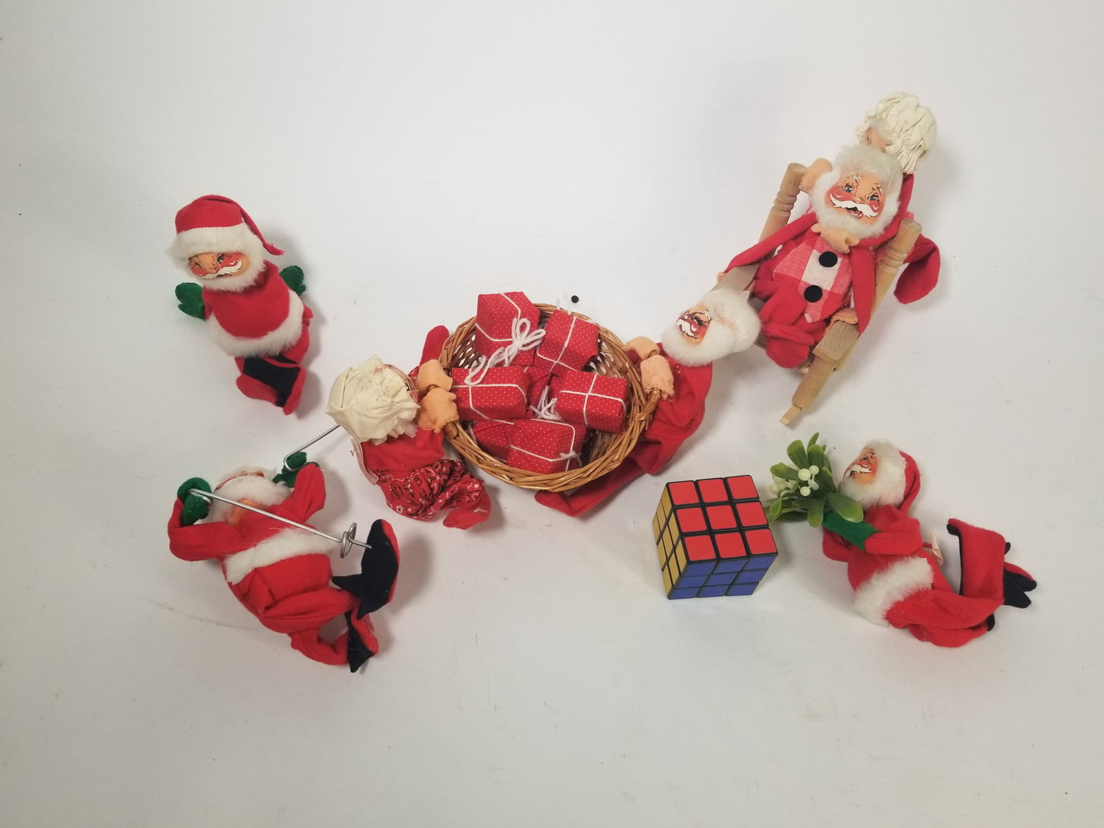 Assortment of Vintage Annalee Figures: Assortment of Vintage Annalee Figures Size 7" x 12" x 12" Literature Brooks Auction – Online Auction Terms & Conditions Contact: (856) 694-2960 | info@brooks.auction READ BEFORE YOU BID: We