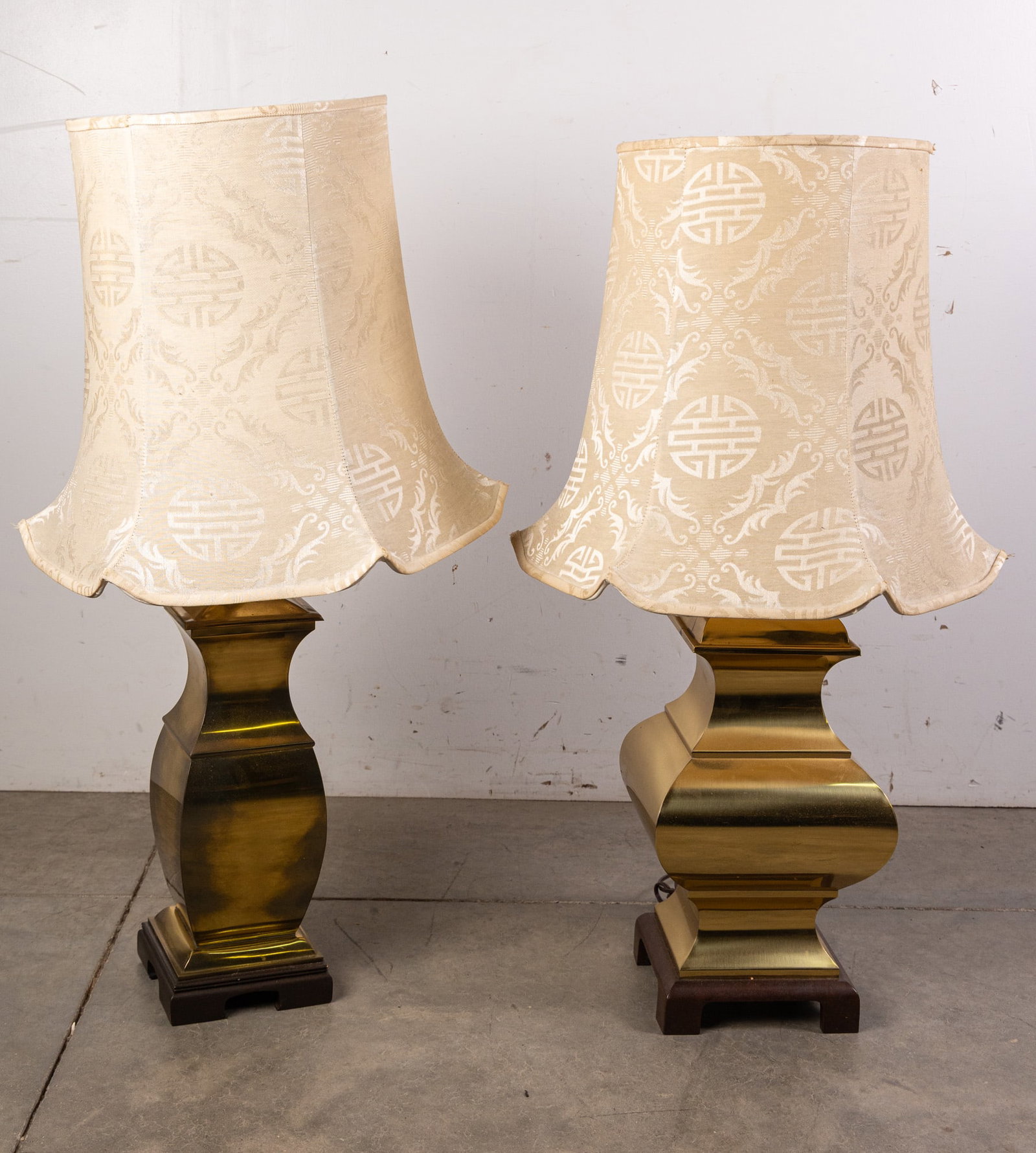 Pair of Vintage 1970s Regency Style Lamps w/ Chinoiserie Motif Shades: Pair of Vintage 1970s Regency Style Lamps w/ Chinoiserie Motif Shades Size 37" H Literature Brooks Auction – Online Auction Terms & Conditions Contact: (856) 694-2960 | info@brooks.auction READ