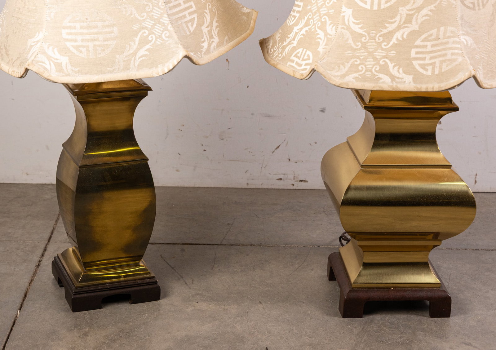 Pair of Vintage 1970s Regency Style Lamps w/ Chinoiserie Motif Shades - 2