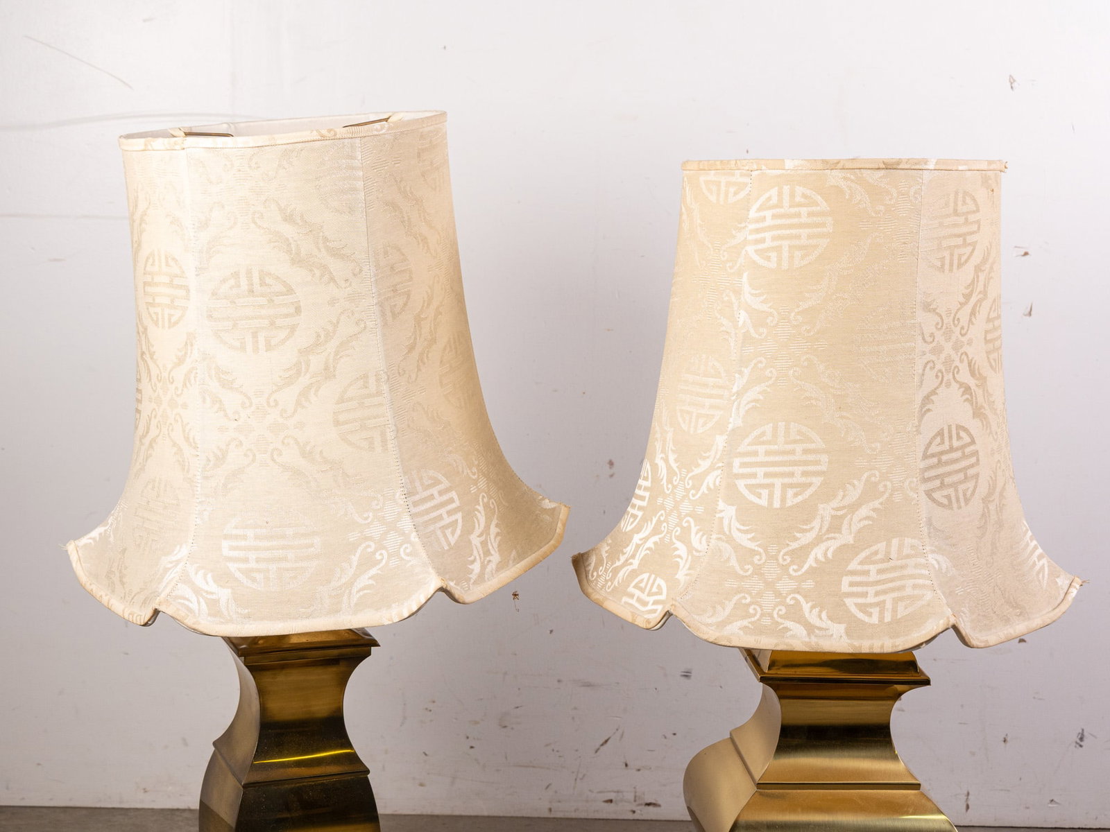 Pair of Vintage 1970s Regency Style Lamps w/ Chinoiserie Motif Shades - 3