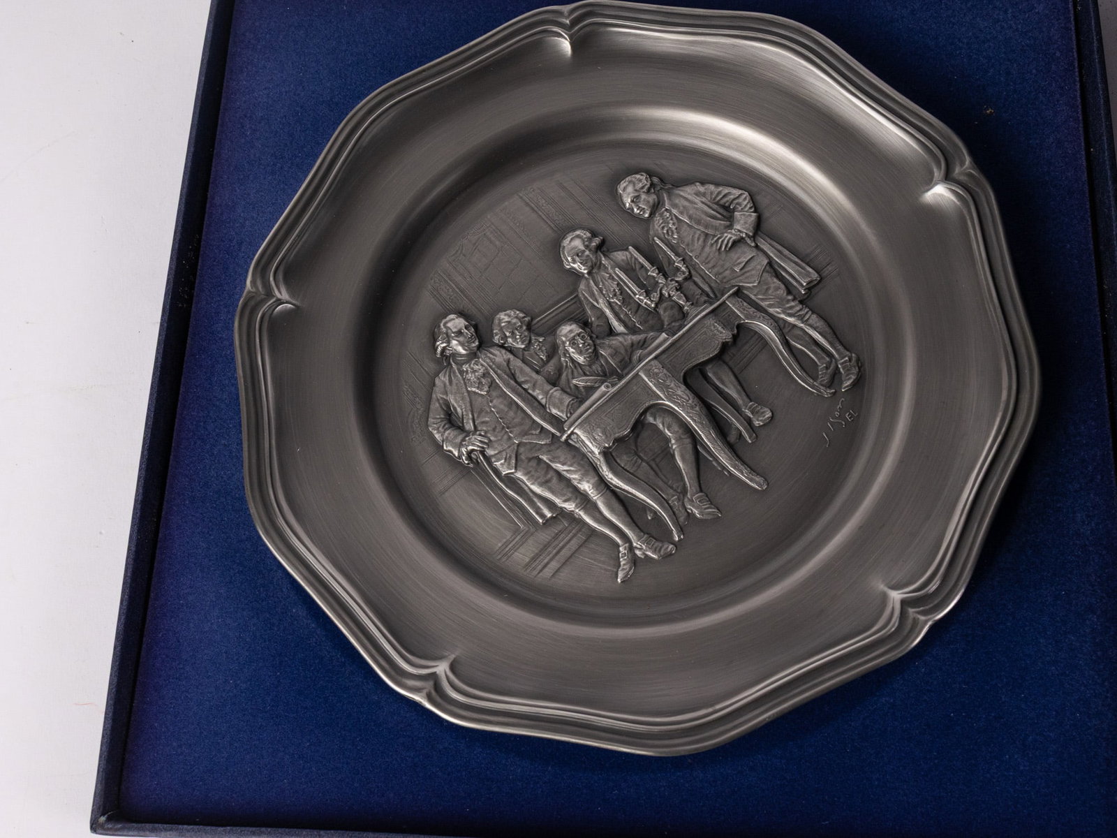Set of Twelve Commemorative Pewter Plate Commemorating the Bicentennial By The Franklin Mint - 7