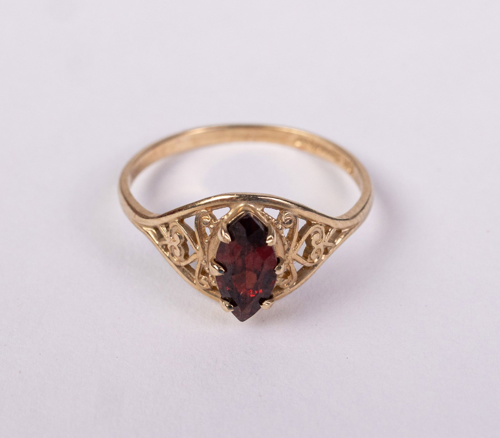 Vintage 10KY Gold Ring: Vintage 10KY Gold Ring: marked "10K Romanza", Size 6. 1.3g Literature Brooks Auction – Online Auction Terms & Conditions Contact: (856) 694-2960 | info@brooks.auction READ BEFORE YOU BID: We