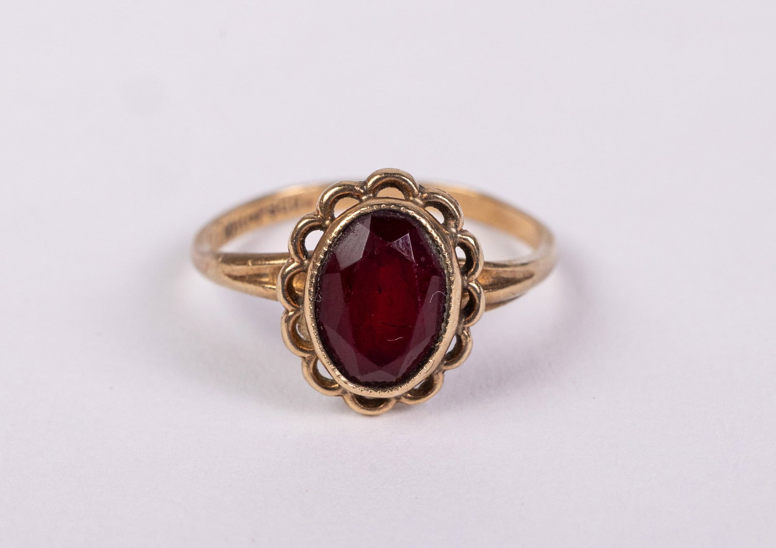 Vintage 10KY Gold Ring: Vintage 10KY Gold Ring: marked "10K-PSCO", Size 5. 1.3g Literature Brooks Auction – Online Auction Terms & Conditions Contact: (856) 694-2960 | info@brooks.auction READ BEFORE YOU BID: We want y