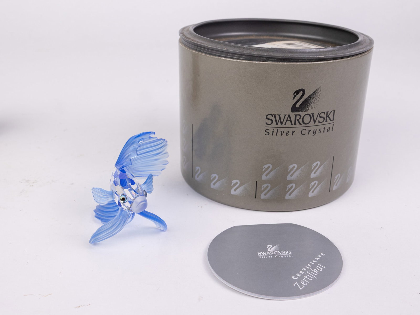 Swarovski Silver Crystal Siamese Fighting Fish IOB: Swarovski Silver Crystal Siamese Fighting Fish IOB in blue signed by designer Size 2.5" H Literature Brooks Auction – Online Auction Terms & Conditions Contact: (856) 694-2960 |