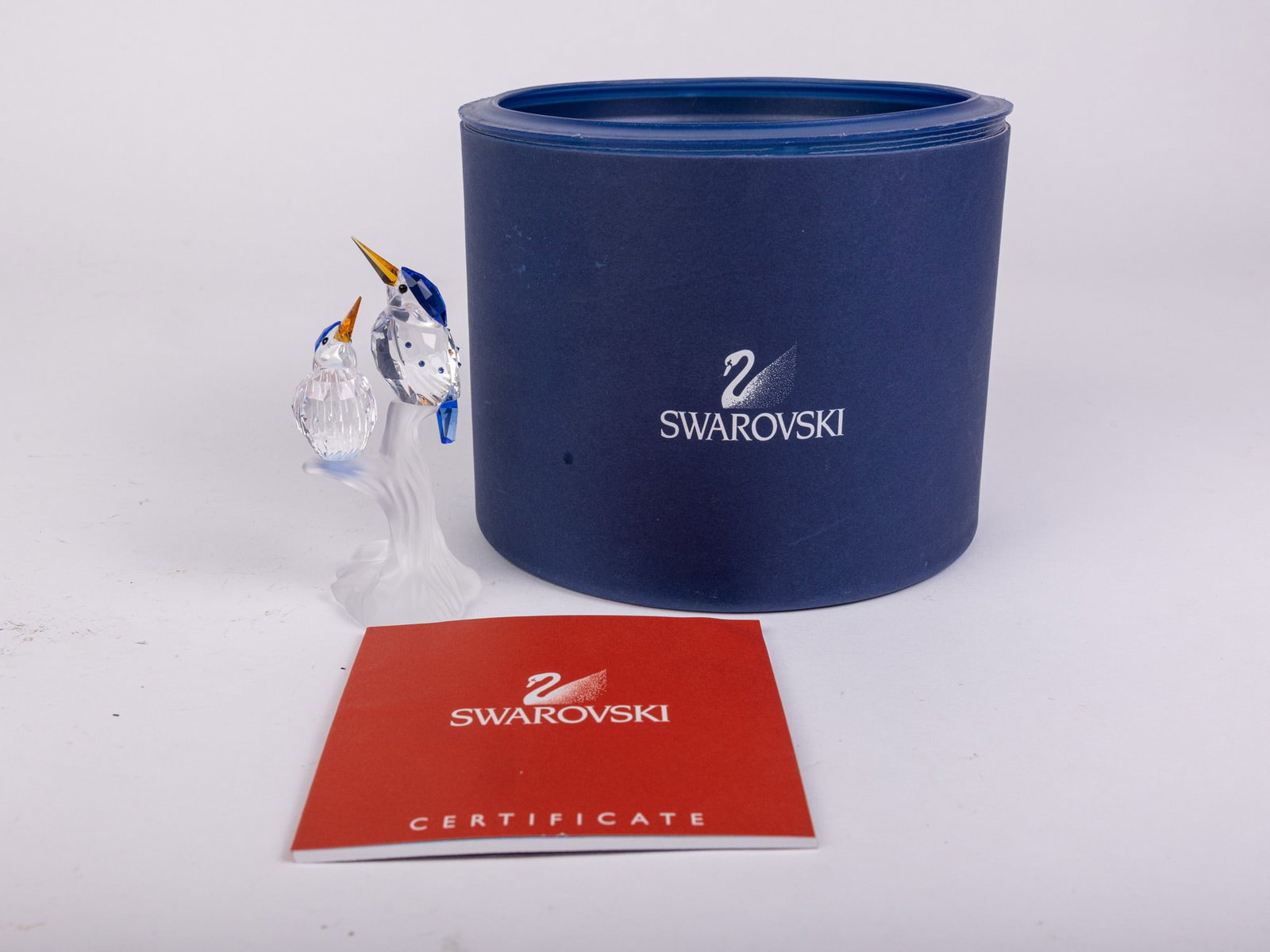 Swarovski " King Fishers Malachite " Crystal Figurine IOB: Swarovski " King Fishers Malachite " Crystal Figurine IOB Size 4" H Literature Brooks Auction – Online Auction Terms & Conditions Contact: (856) 694-2960 | info@brooks.auction READ BEFORE YOU